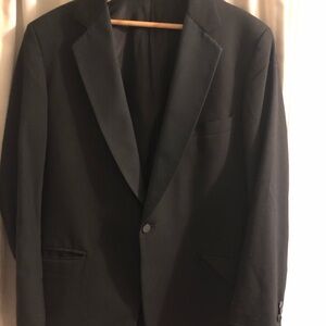 Men’s 44R Navy suit